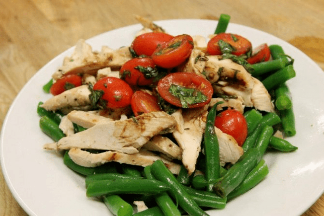 salade de poulet sur un régime protéiné