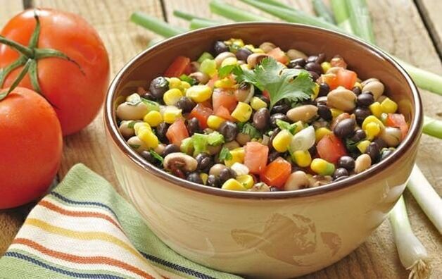 La salade de légumes diététiques peut être incluse dans le menu lors de la perte de poids grâce à une bonne nutrition